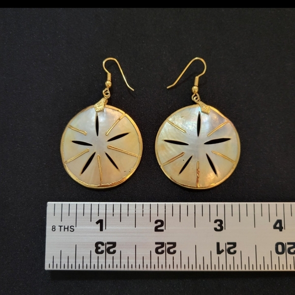 SAND DOLLAR SHELL EARRINGS - Picture 5 of 11